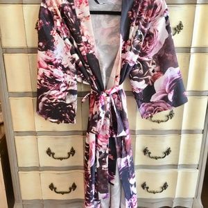 Floral Rode - Perfect for getting ready @ Wedding